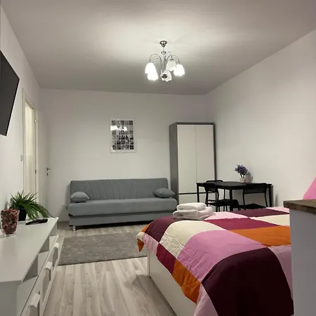 Titan Park Apartment *